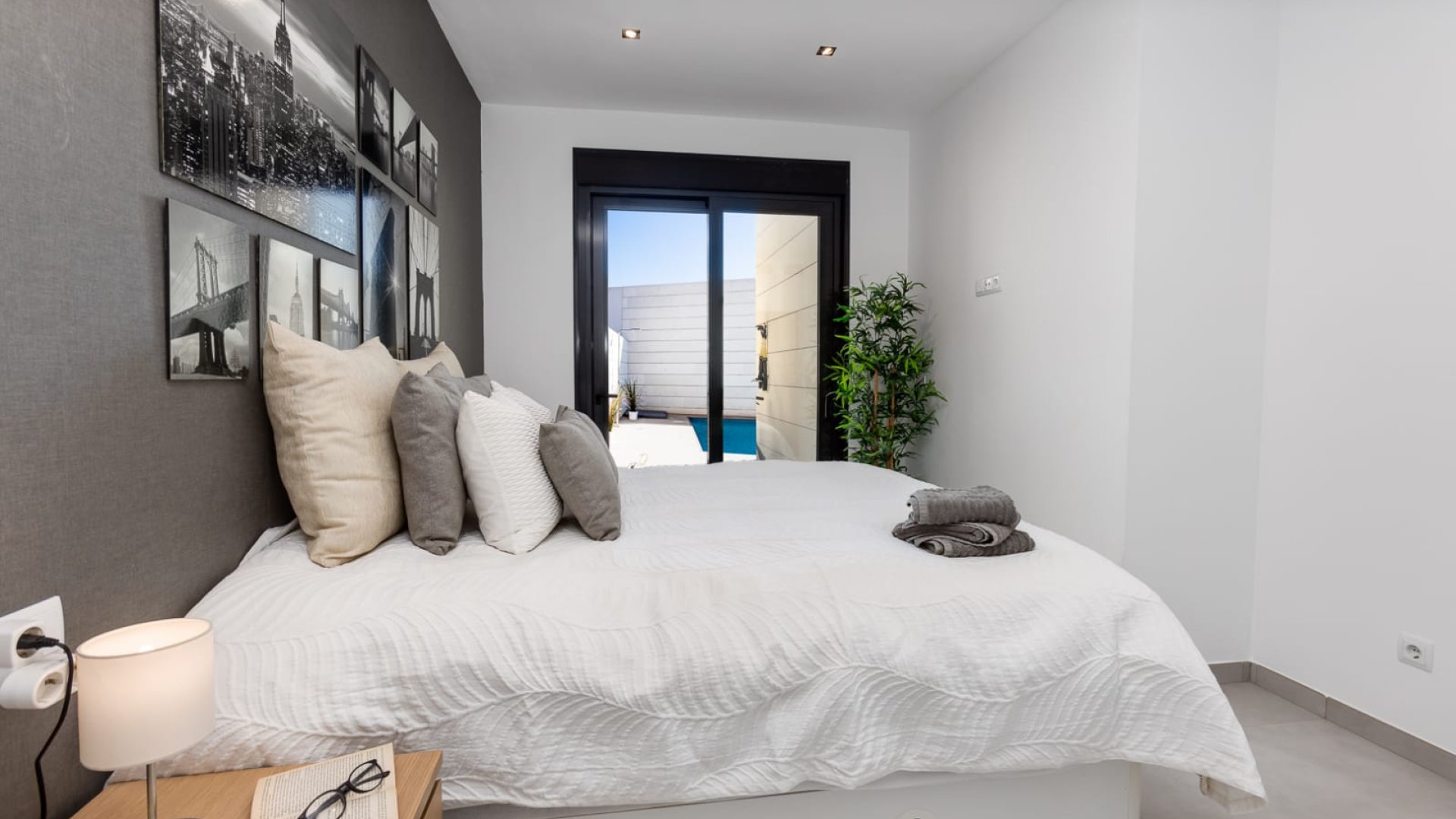 Obra nueva - Chalets -
Pilar de la Horadada