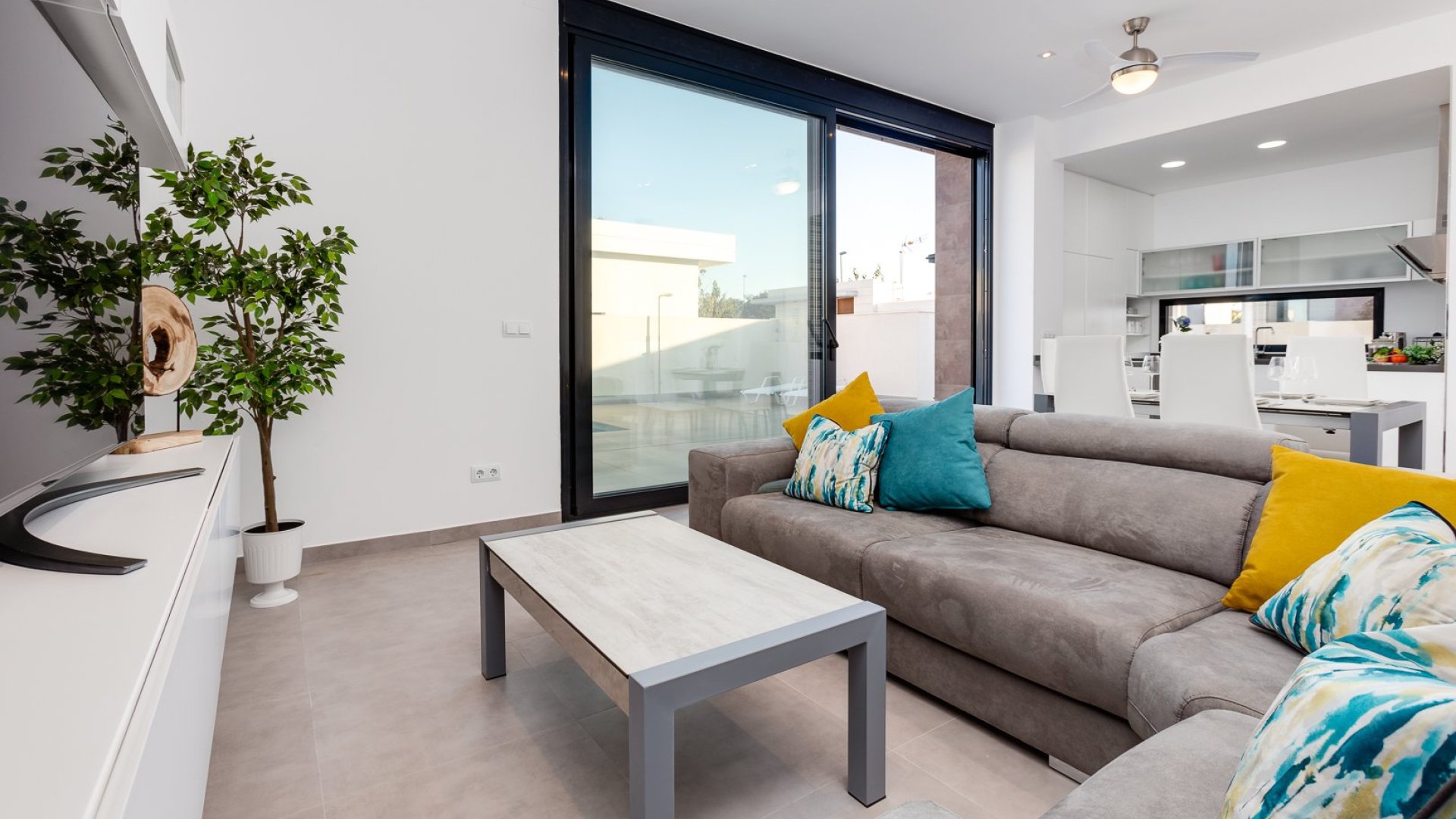 Obra nueva - Chalets -
Pilar de la Horadada