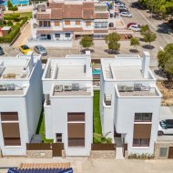Obra nueva - Chalets -
Pilar de la Horadada