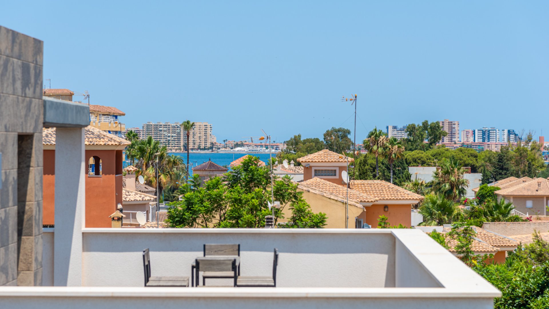 Obra nueva - Chalets -
Playa Paraiso
