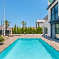 Obra nueva - Chalets -
Playa Paraiso