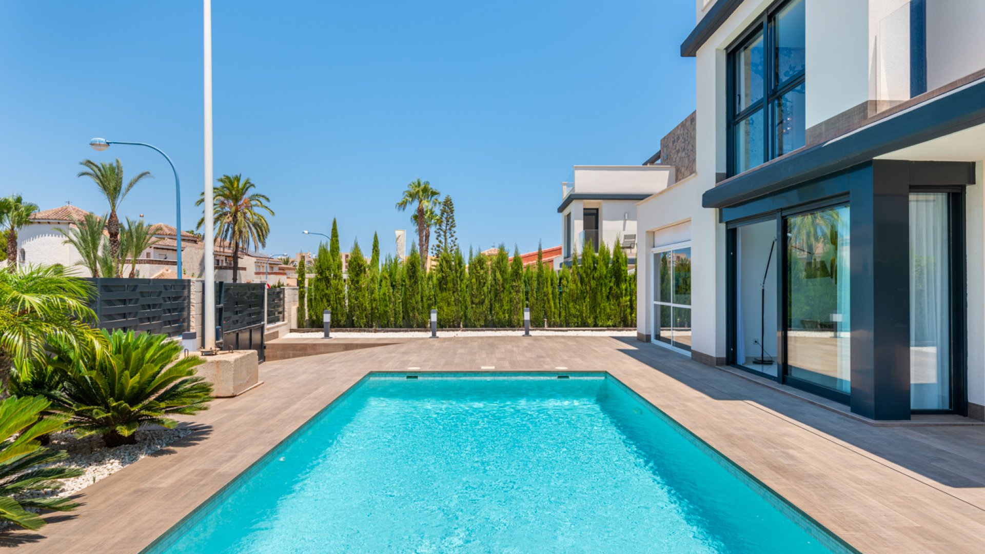 Obra nueva - Chalets -
Playa Paraiso