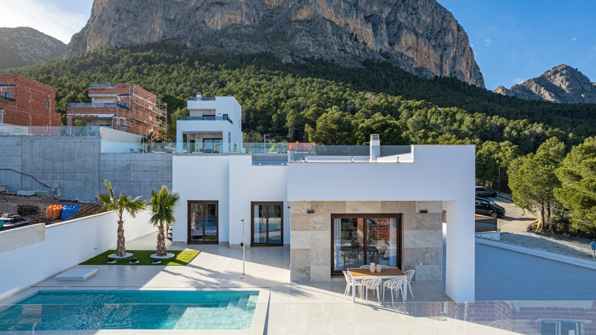 Obra nueva - Chalets -
Polop
