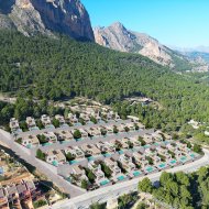 Obra nueva - Chalets -
Polop