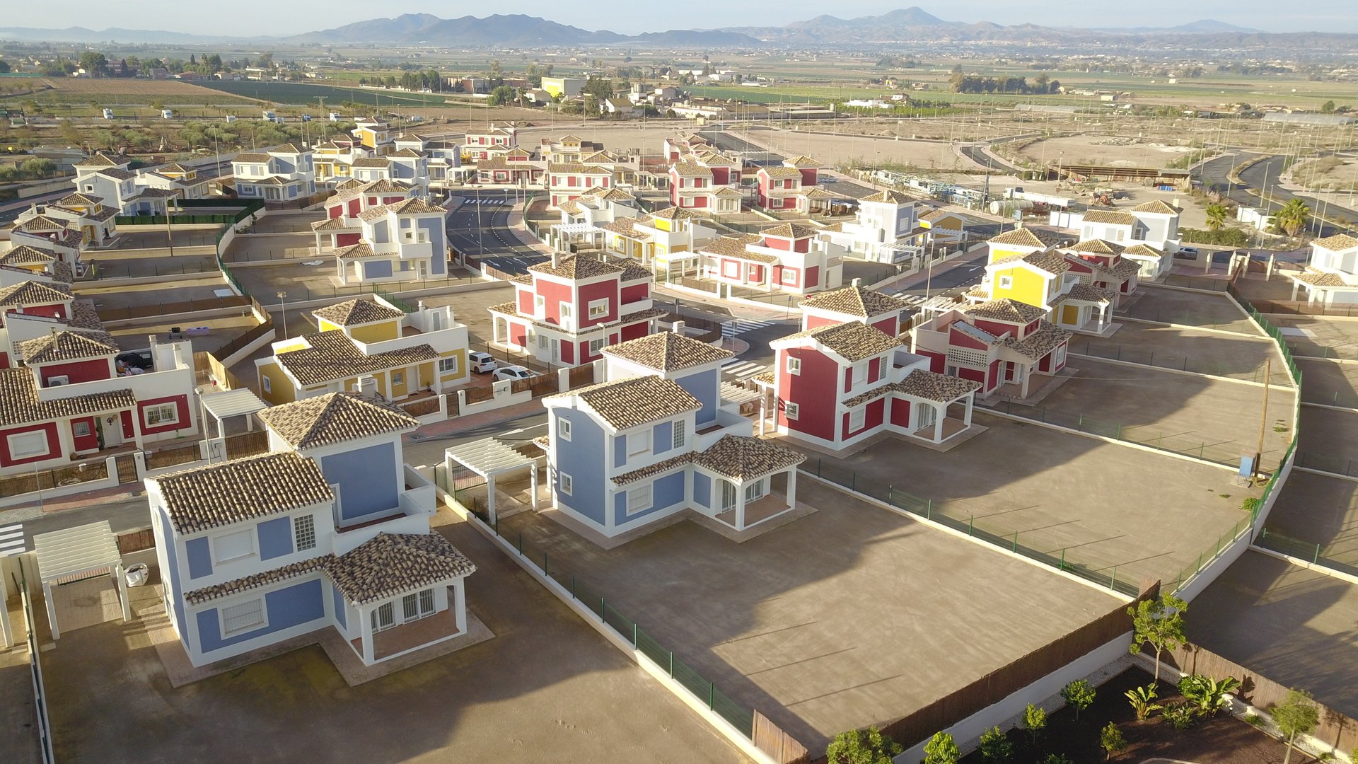 Obra nueva - Chalets -
Purias