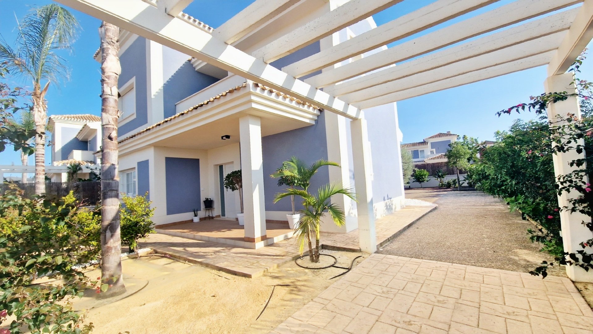 Obra nueva - Chalets -
Purias