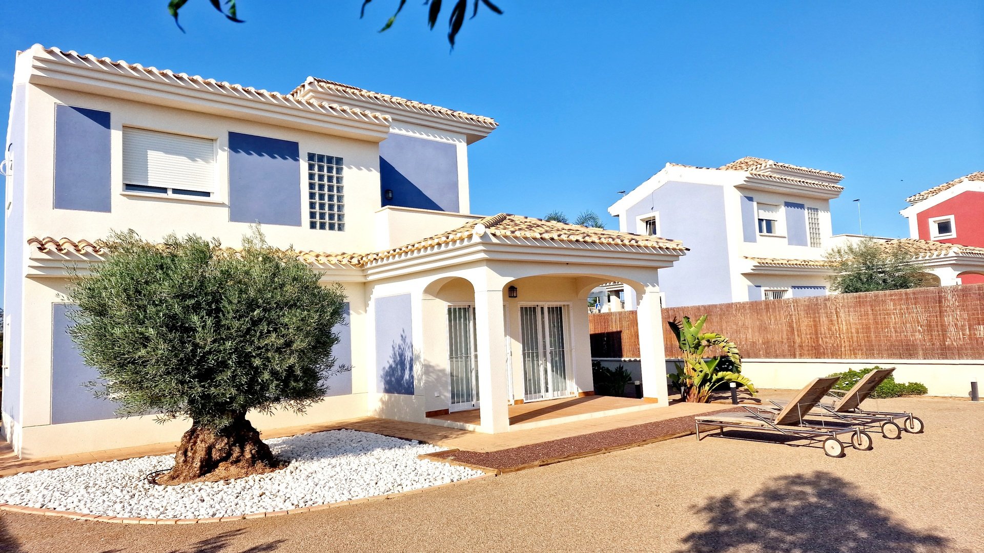 Obra nueva - Chalets -
Purias