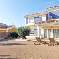 Obra nueva - Chalets -
Purias
