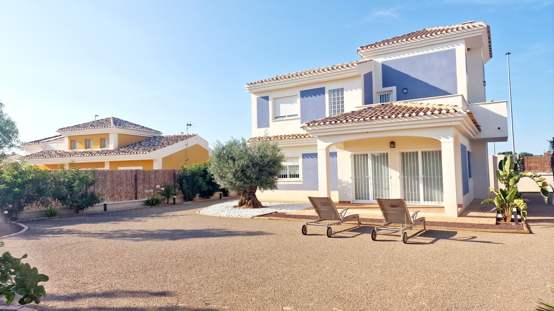 Obra nueva - Chalets -
Purias