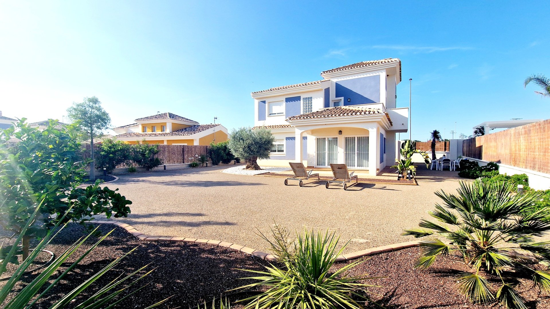 Obra nueva - Chalets -
Purias