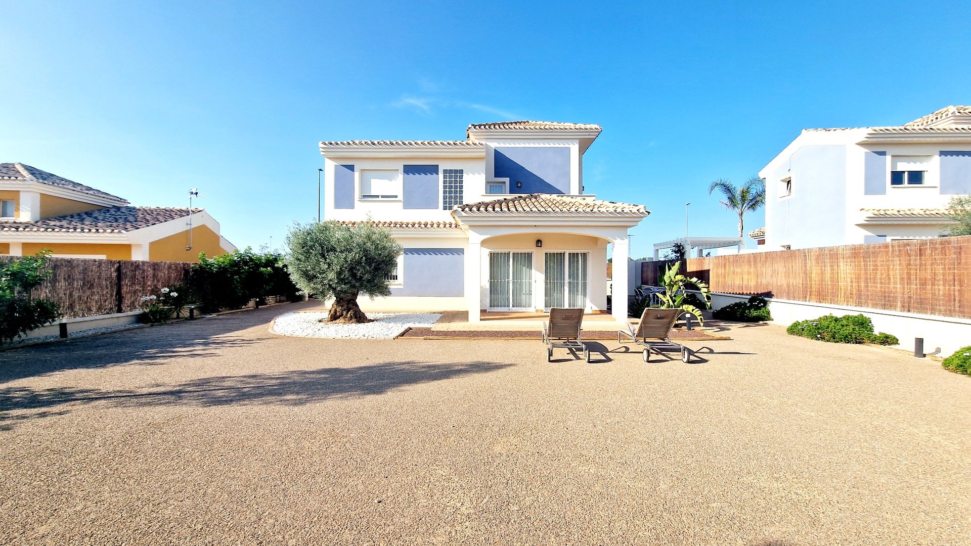 Obra nueva - Chalets -
Purias