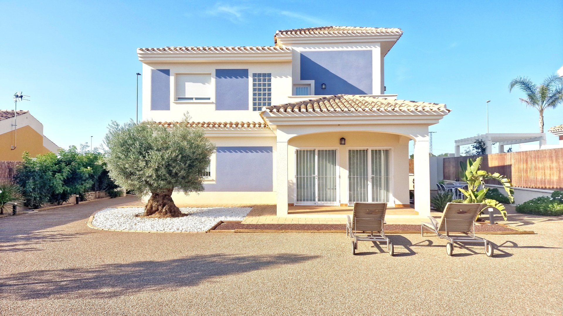 Obra nueva - Chalets -
Purias