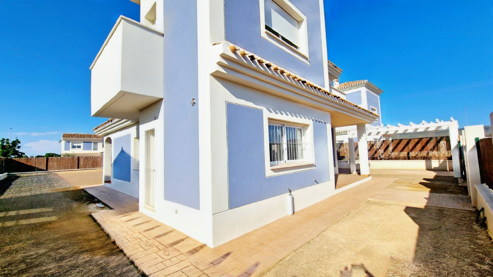 Obra nueva - Chalets -
Purias