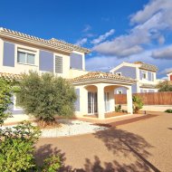 Obra nueva - Chalets -
Purias