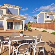 Obra nueva - Chalets -
Purias