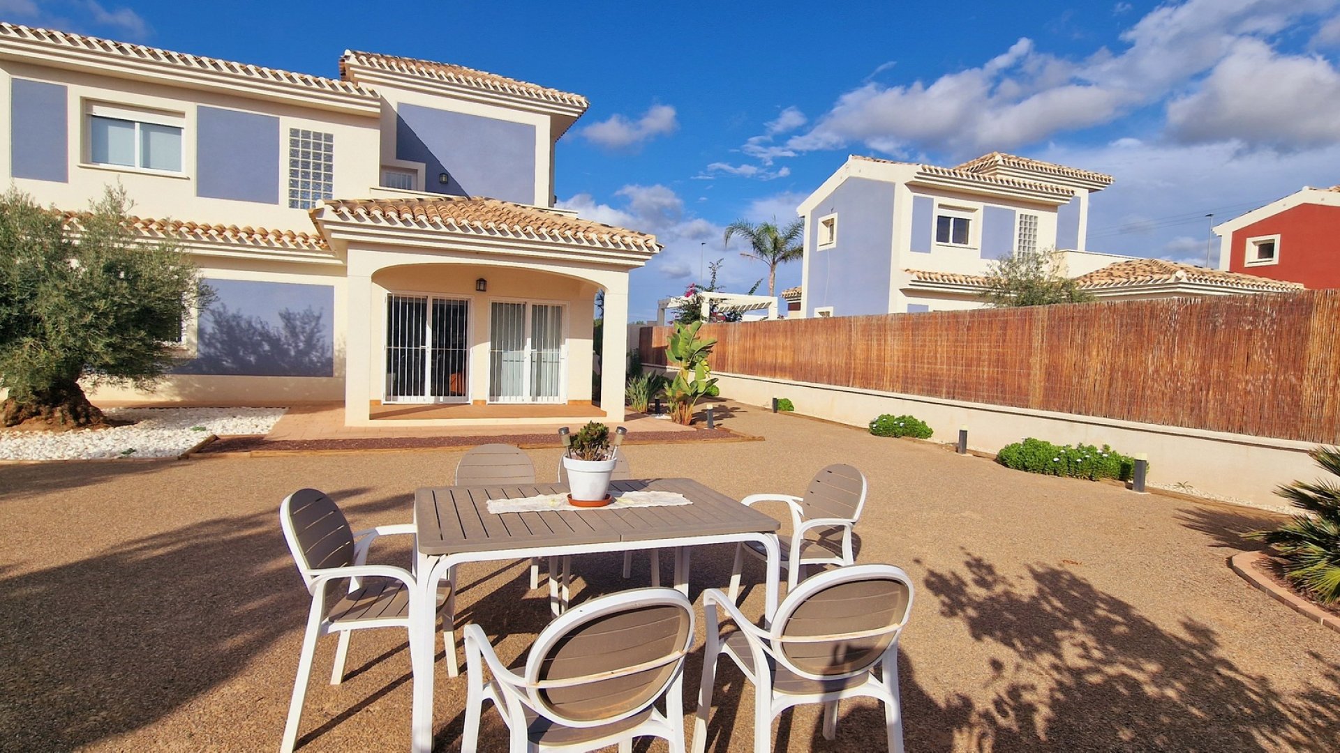 Obra nueva - Chalets -
Purias