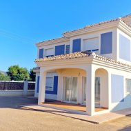 Obra nueva - Chalets -
Purias