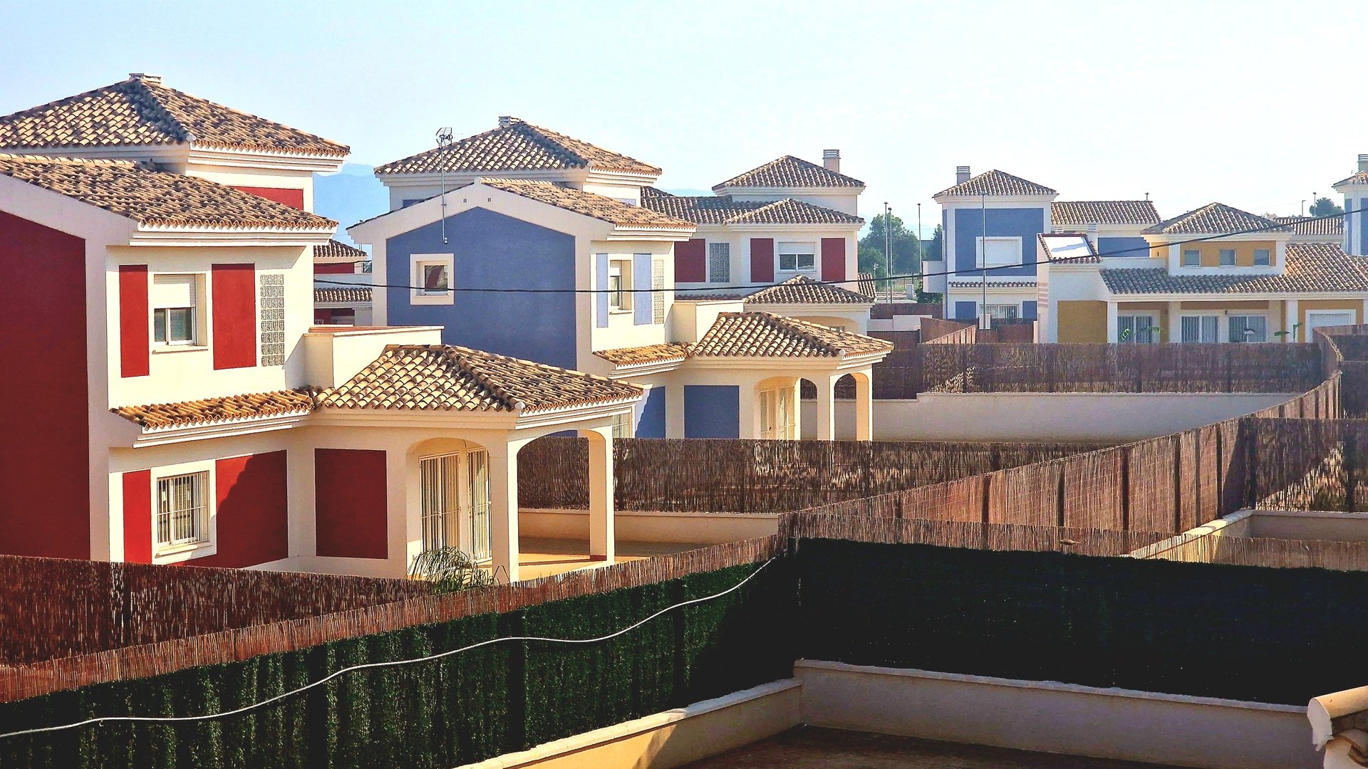 Obra nueva - Chalets -
Purias