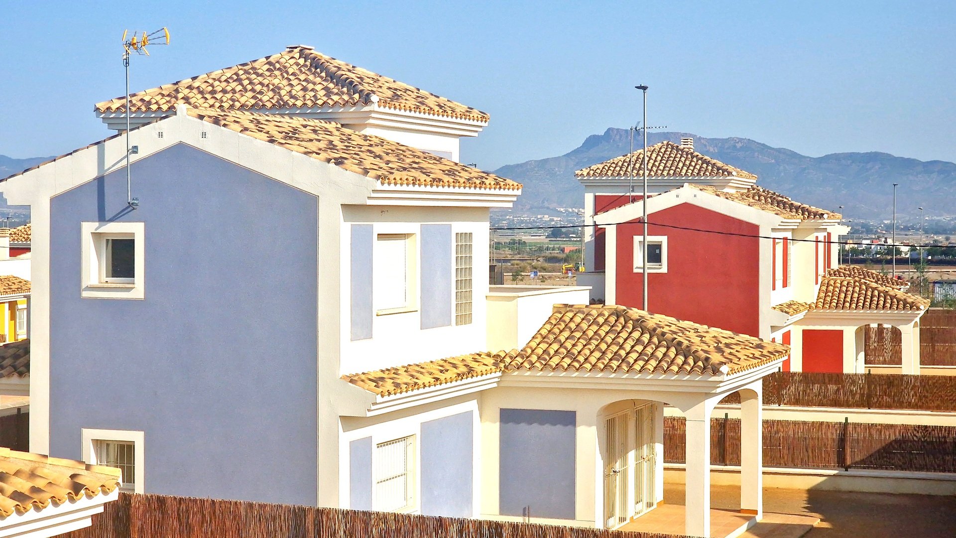 Obra nueva - Chalets -
Purias