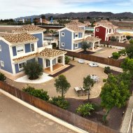 Obra nueva - Chalets -
Purias