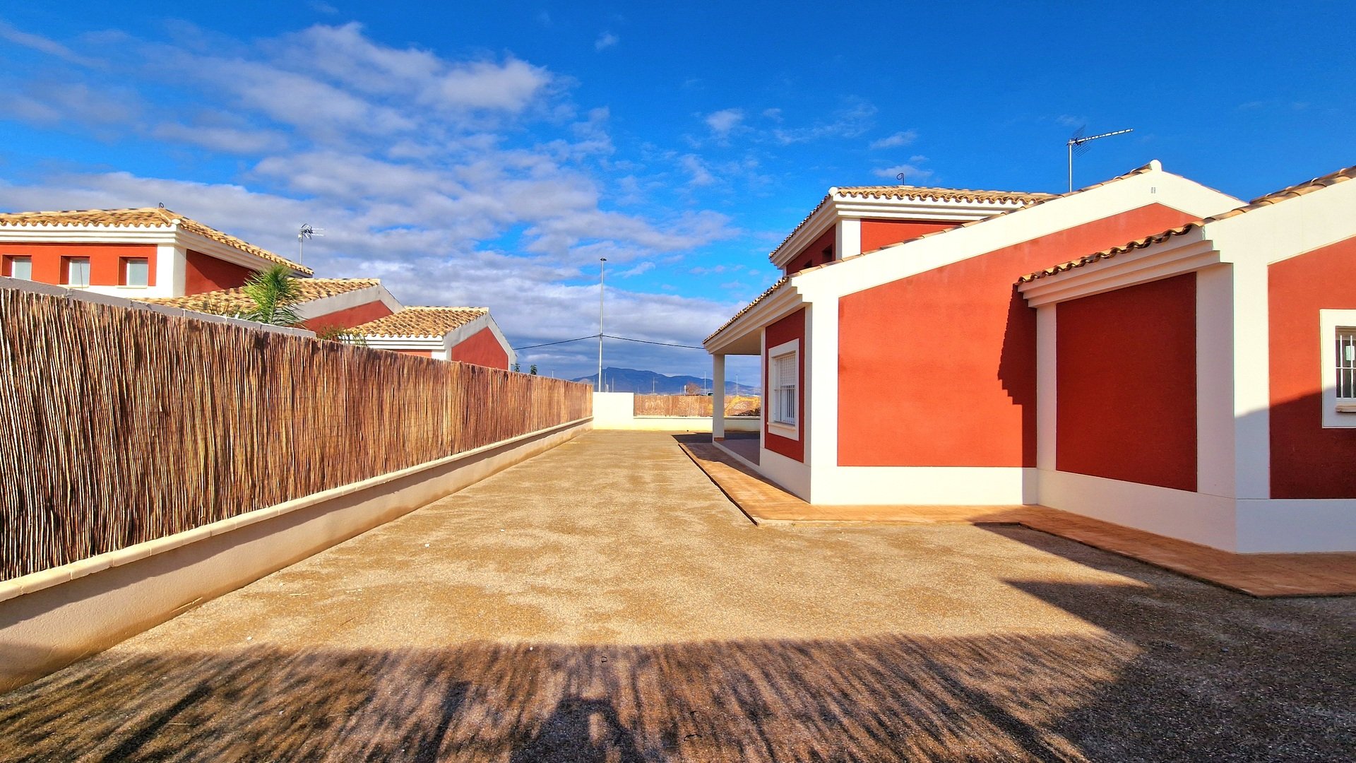 Obra nueva - Chalets -
Purias