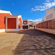 Obra nueva - Chalets -
Purias