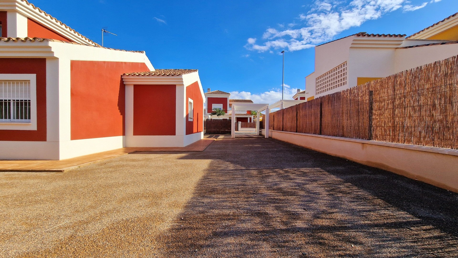 Obra nueva - Chalets -
Purias