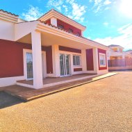 Obra nueva - Chalets -
Purias
