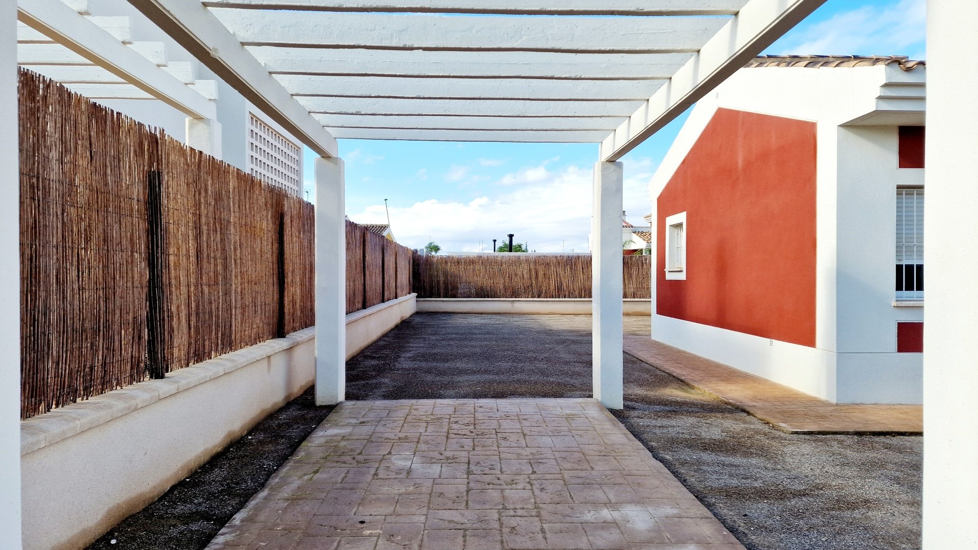 Obra nueva - Chalets -
Purias