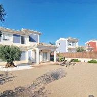 Obra nueva - Chalets -
Purias