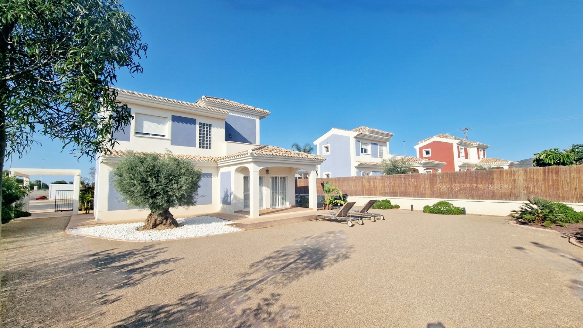 Obra nueva - Chalets -
Purias