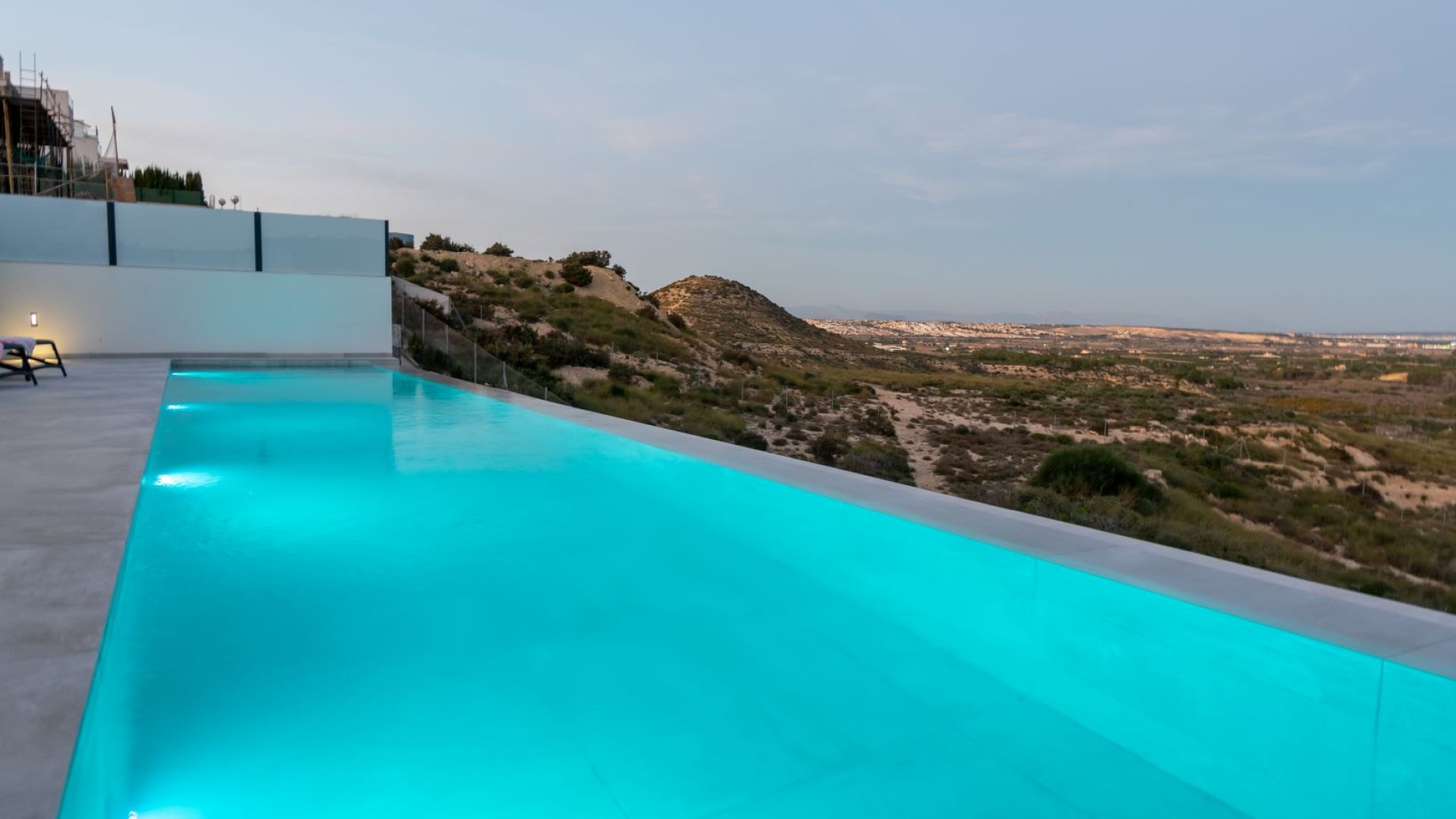 Obra nueva - Chalets -
Rojales