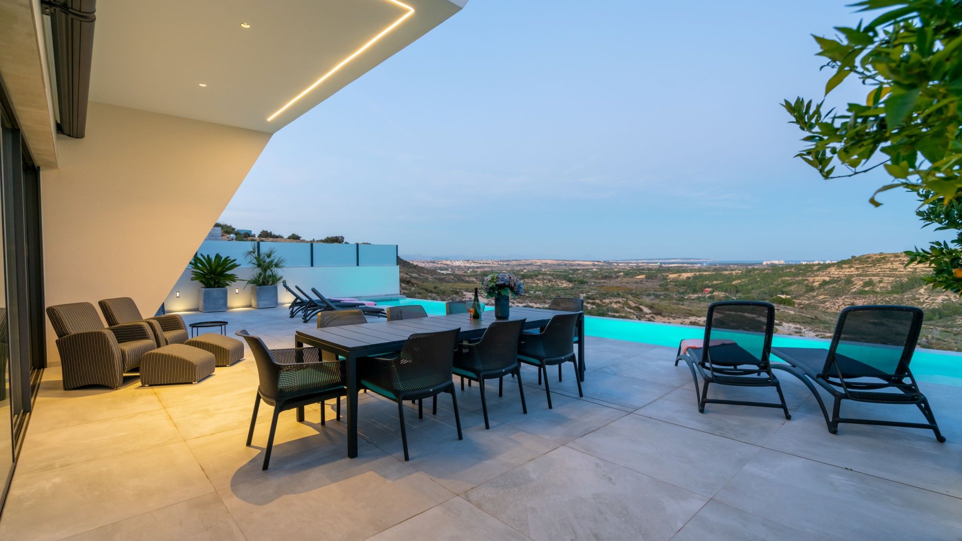 Obra nueva - Chalets -
Rojales