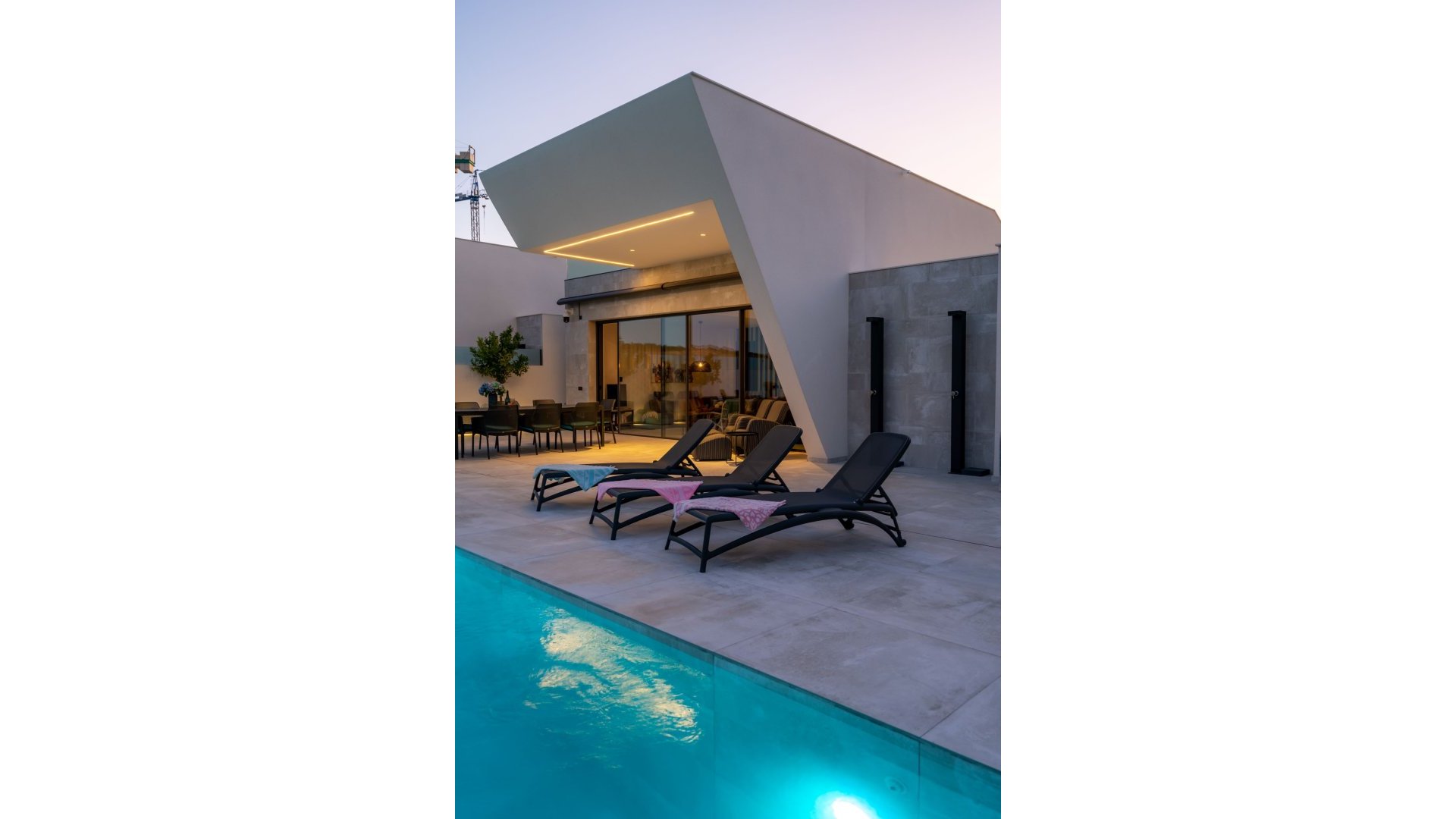 Obra nueva - Chalets -
Rojales