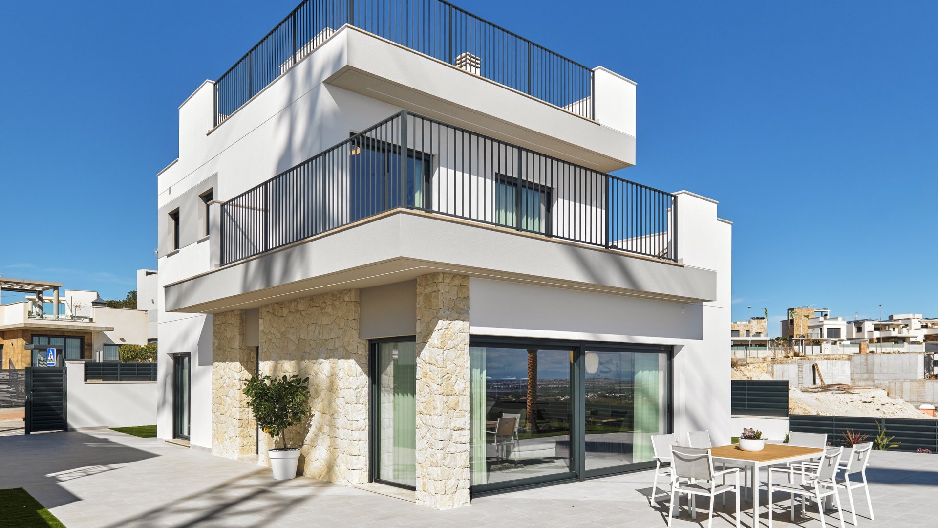 Obra nueva - Chalets -
San Miguel de Salinas