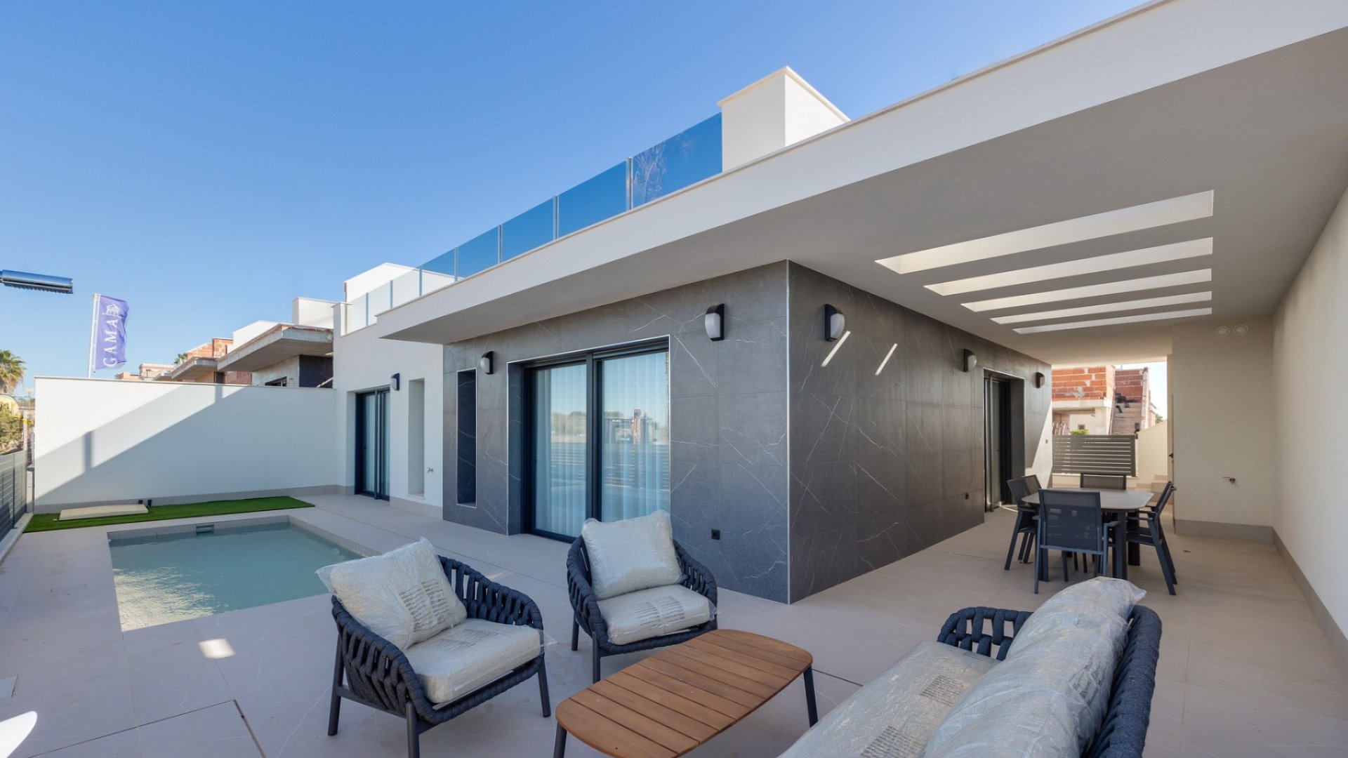 Obra nueva - Chalets -
Torrevieja