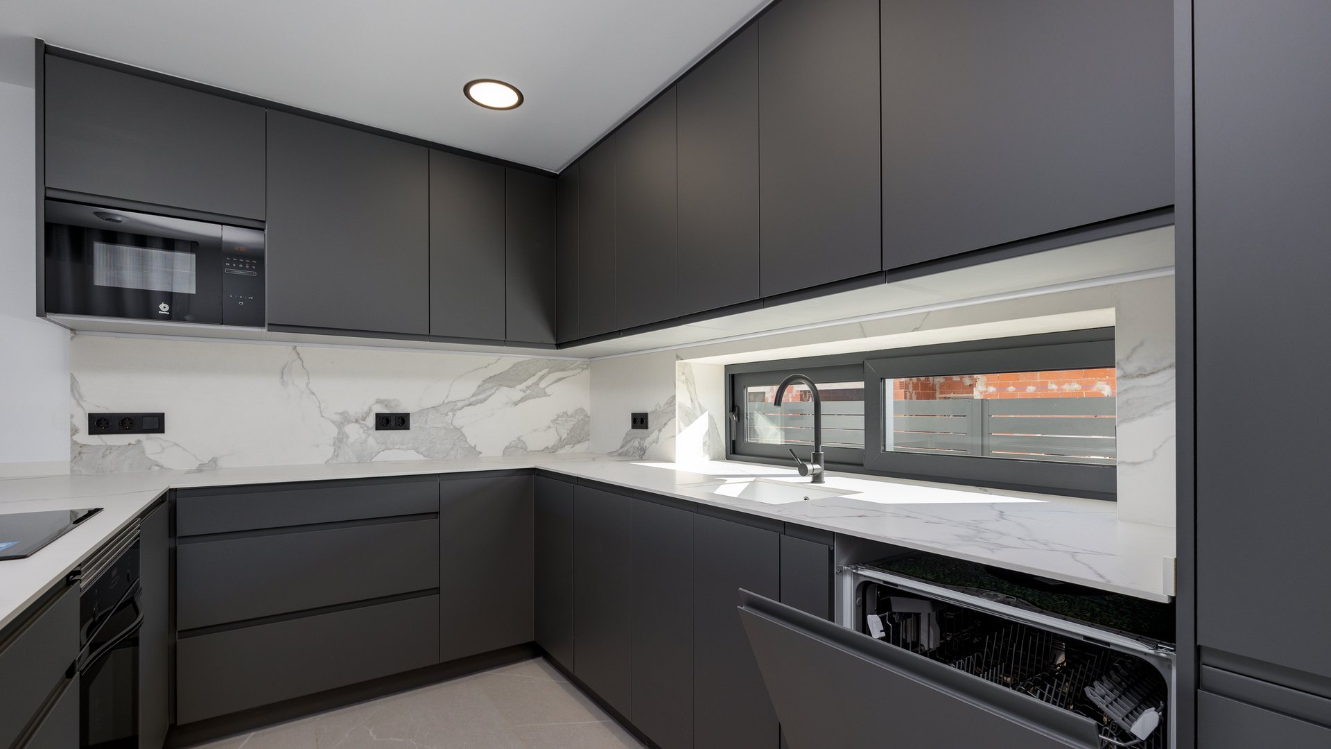 Obra nueva - Chalets -
Torrevieja