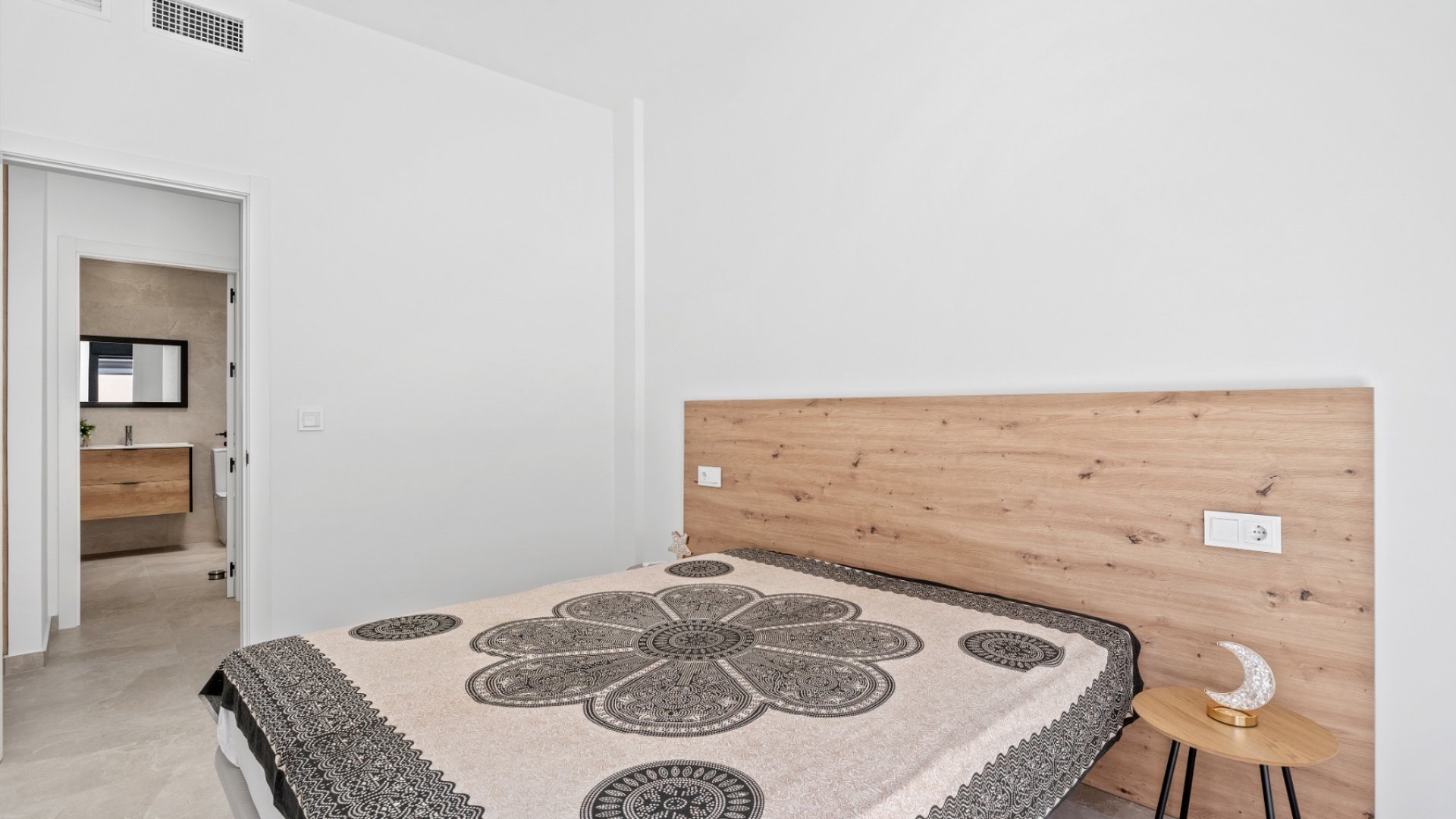 Resale - 6. Detached villa -
Daya Nueva