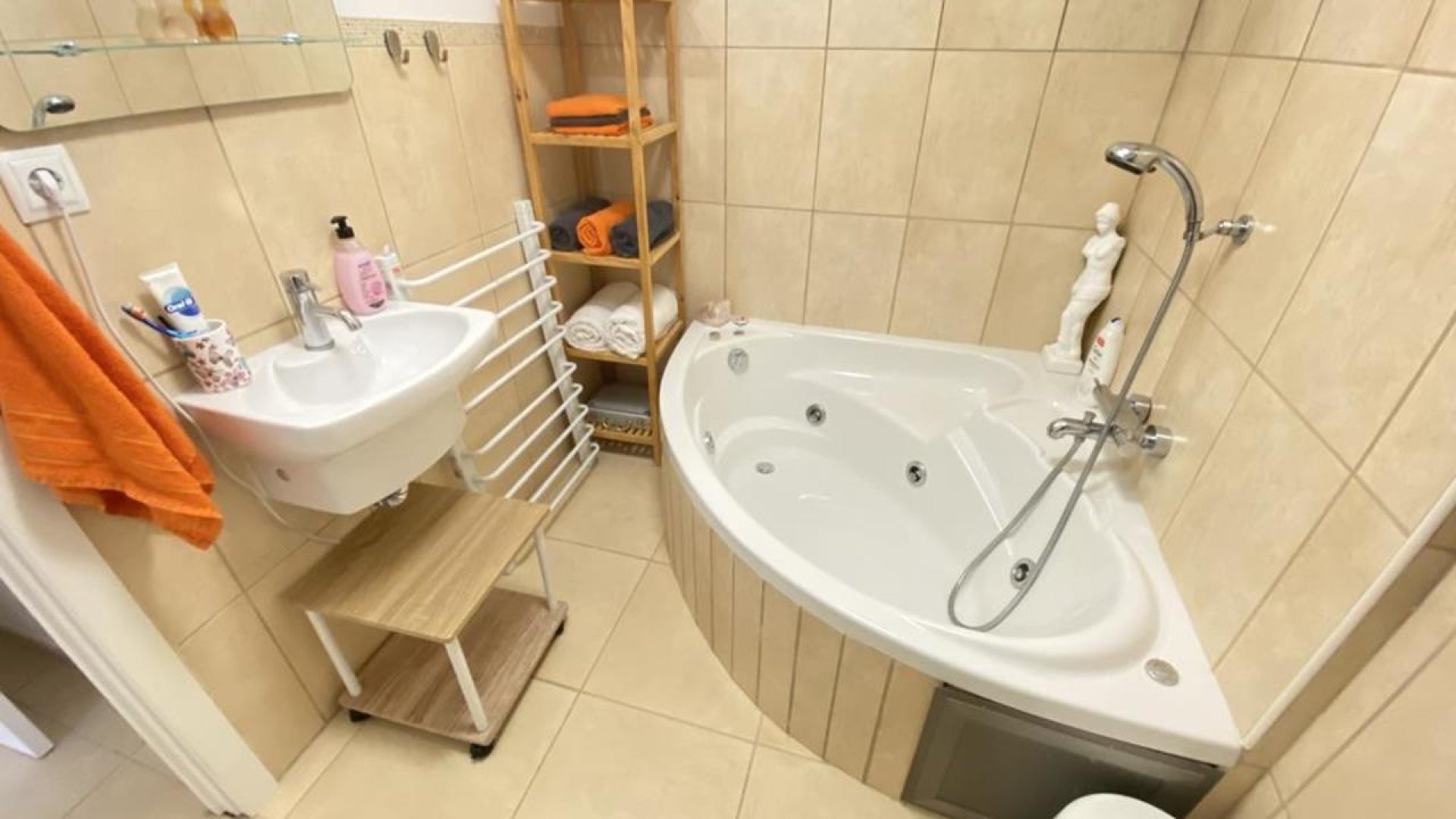 Resale - Apartments -
Altaona Golf and Country Village - Altaona Golf - Country Village