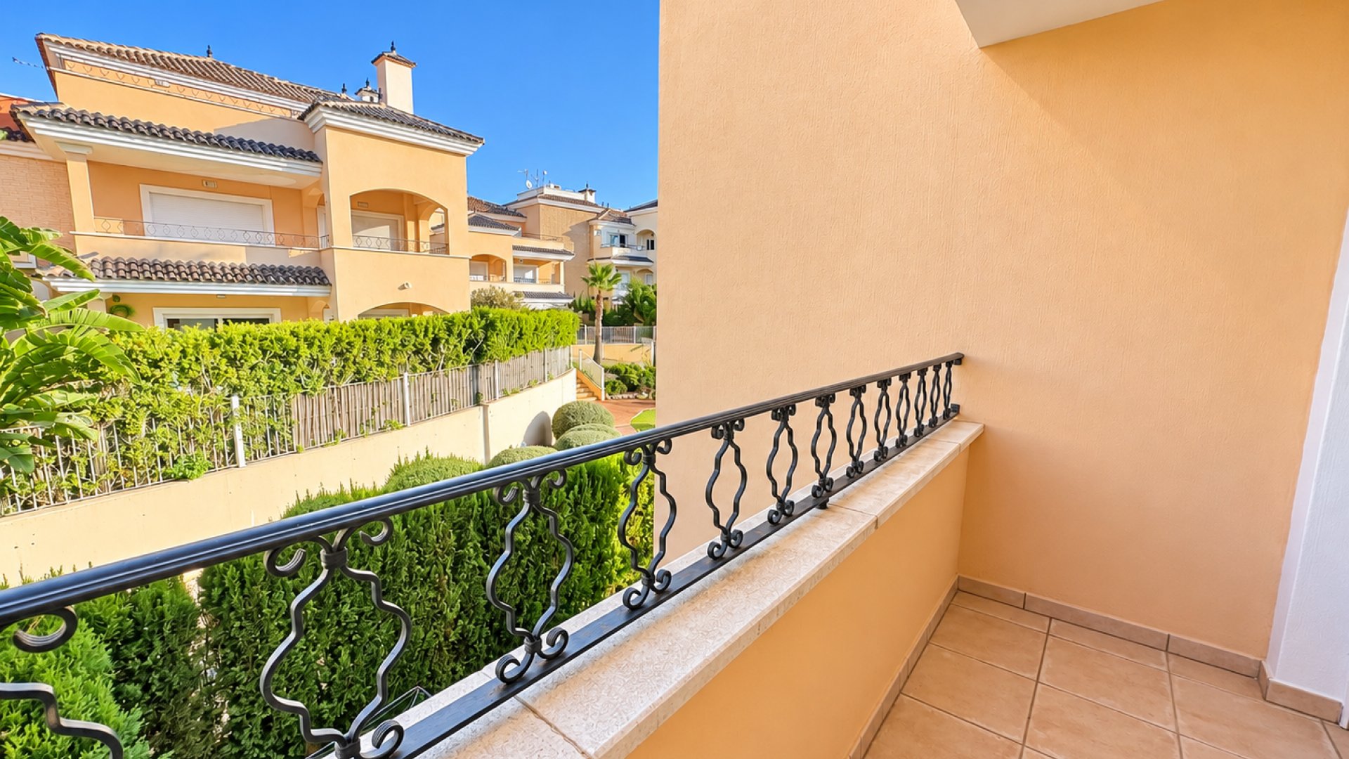 Resale - Apartments -
Altaona Golf and Country Village - Altaona Golf - Country Village
