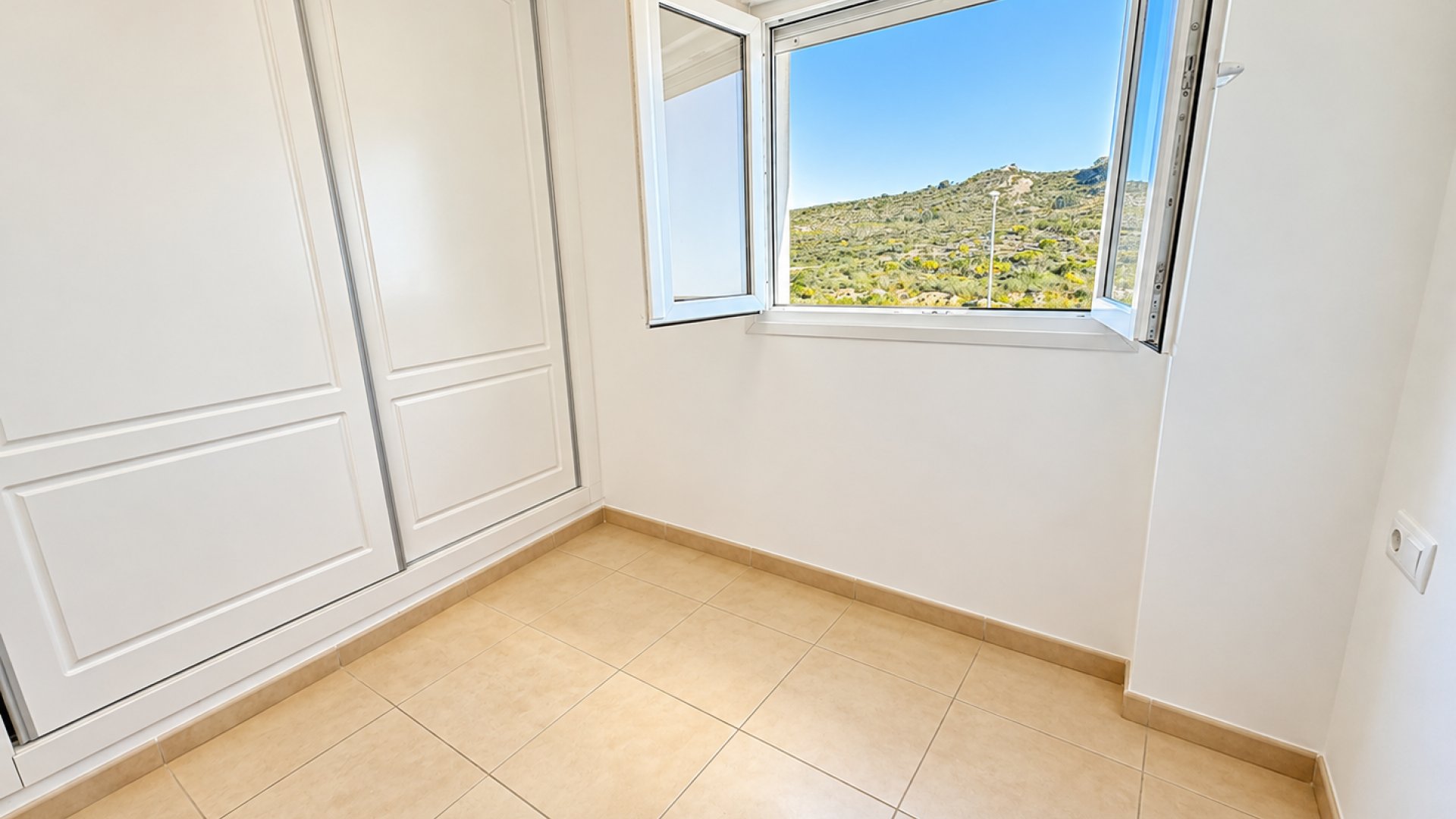 Resale - Apartments -
Altaona Golf and Country Village - Altaona Golf - Country Village
