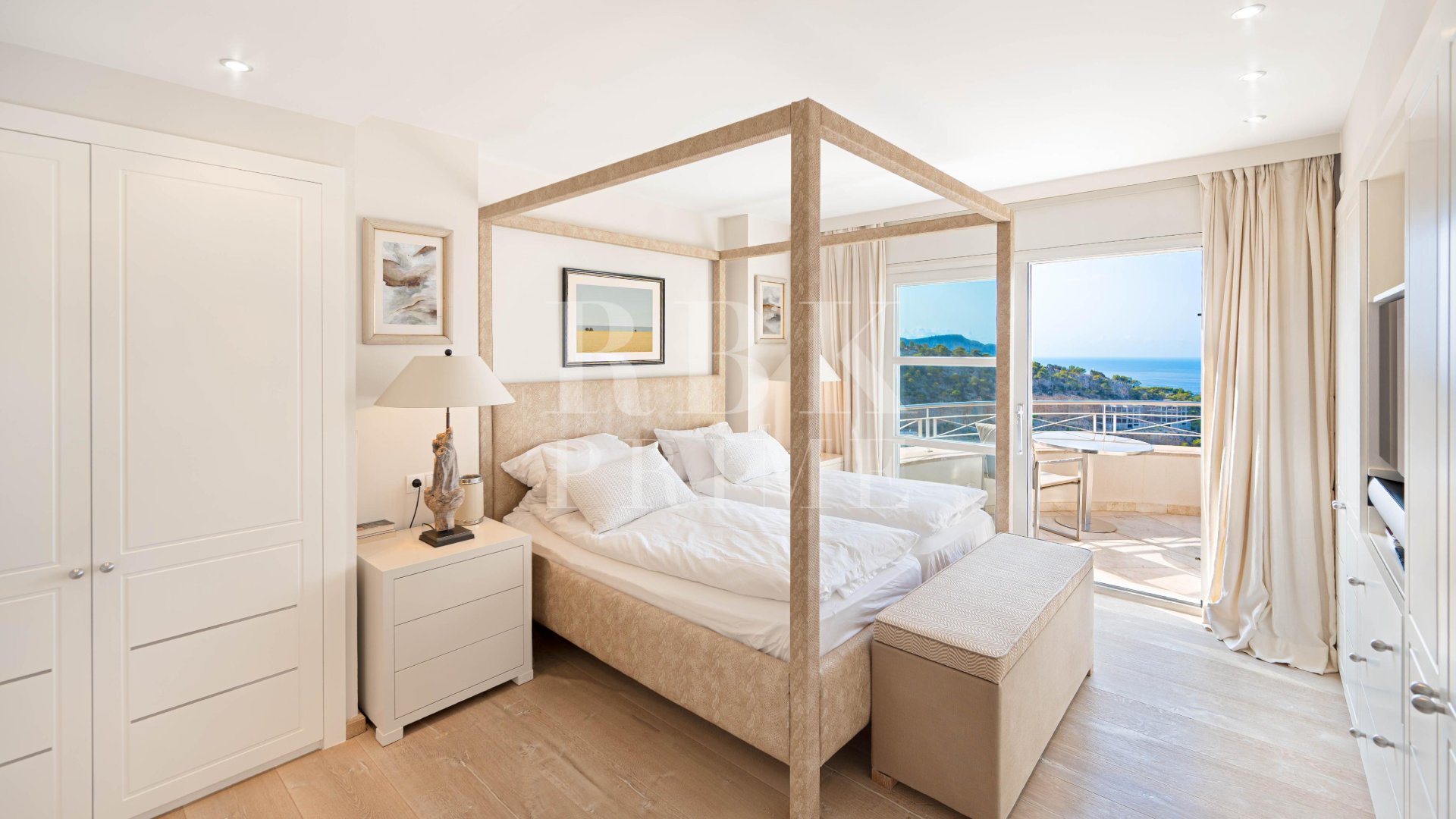 Resale - Apartments -
Andratx