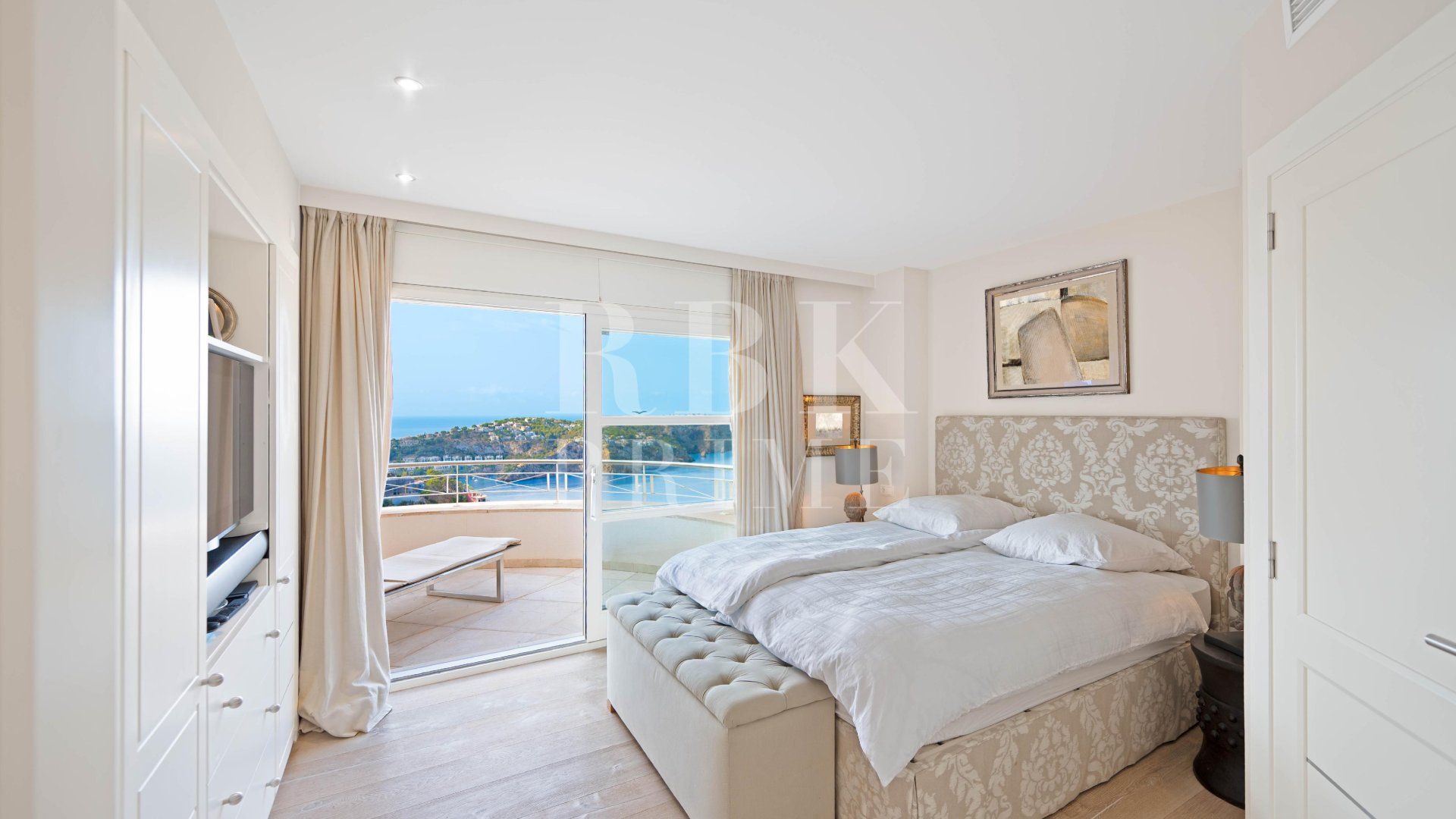 Resale - Apartments -
Andratx