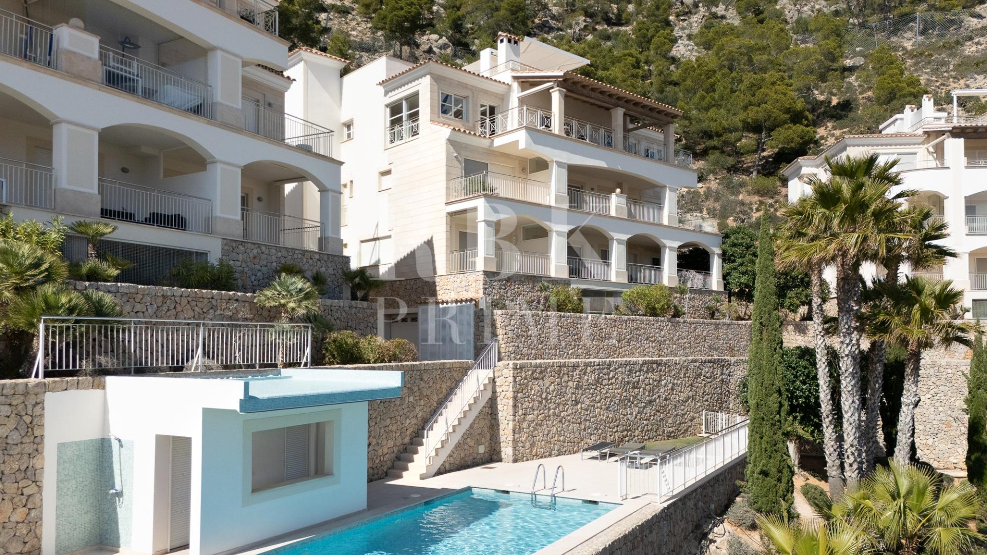 Resale - Apartments -
Andratx
