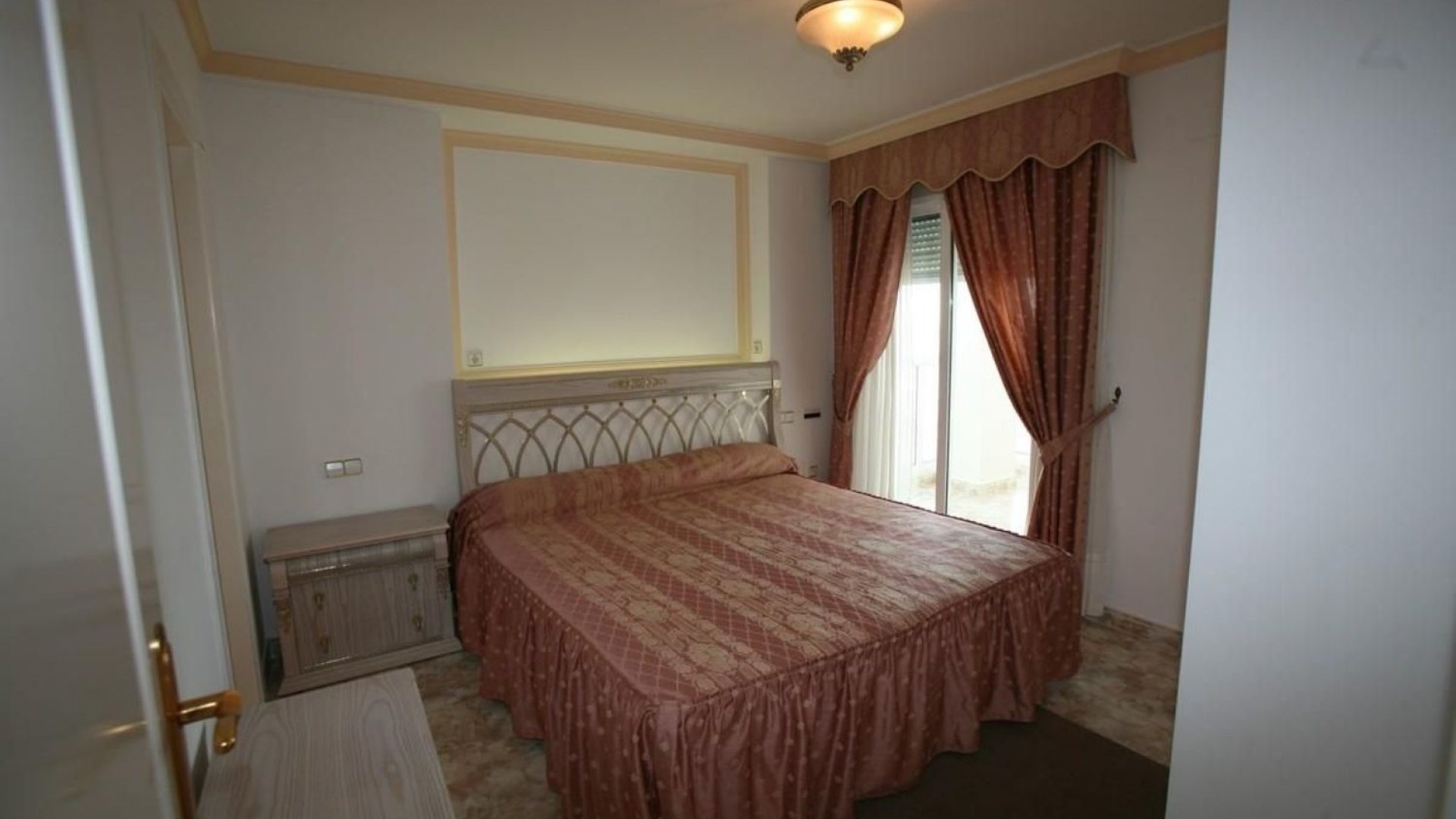 Resale - Apartments -
Calpe - Playa De Arenal