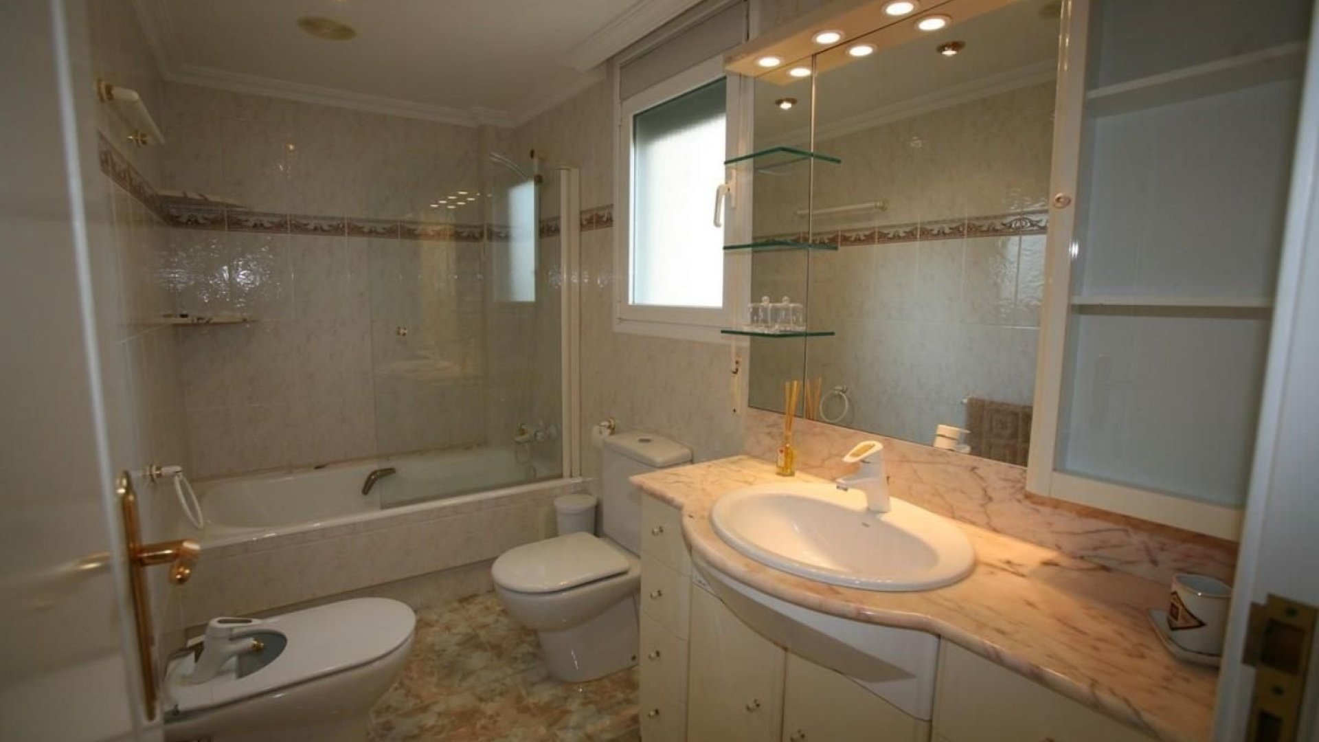 Resale - Apartments -
Calpe - Playa De Arenal