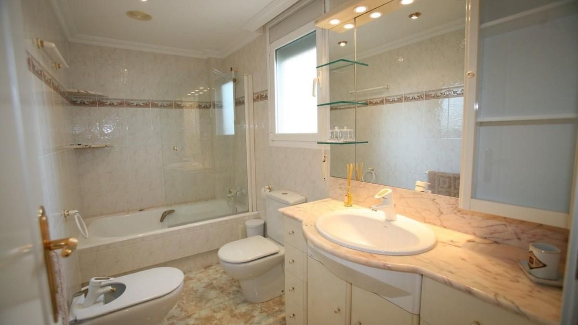 Resale - Apartments -
Calpe - Playa De Arenal
