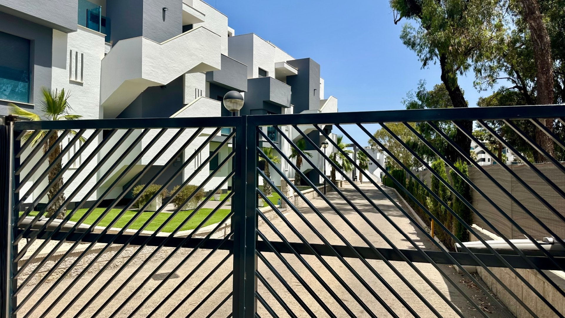 Resale - Apartments -
Guardamar del Segura - El Raso