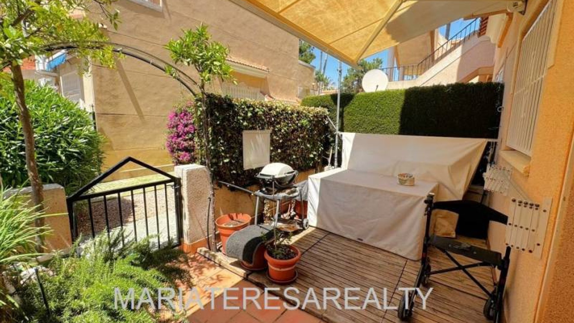 Resale - Apartments -
Los Alcazares - Gated complex Playa I