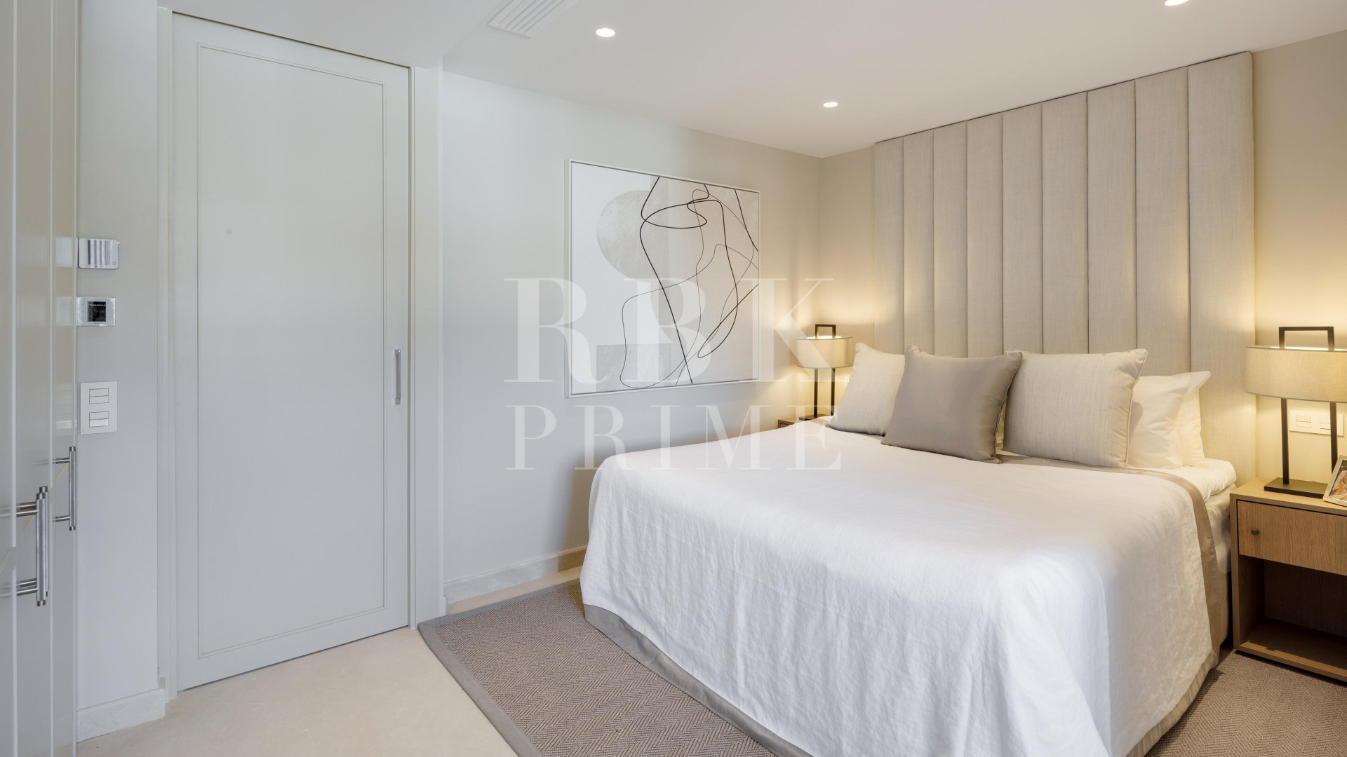 Resale - Apartments -
Marbella